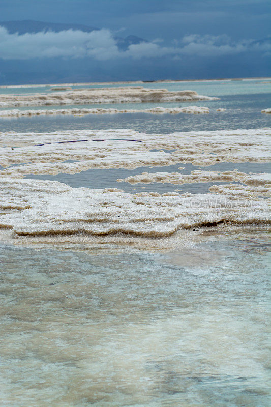 死海以下的世界最低盐湖，在豪华度假胜地Ein Bokek附近富含矿物质，是医疗、气候疗法、海疗和日光疗法的完美场所。